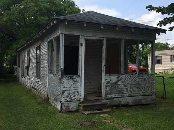 2nd image of 1231 Pine St