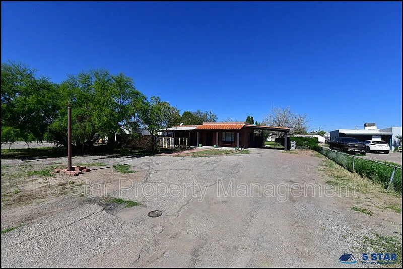 3 bed, 1.0 bath, 1530 sqft, $1,475 — Photo 1