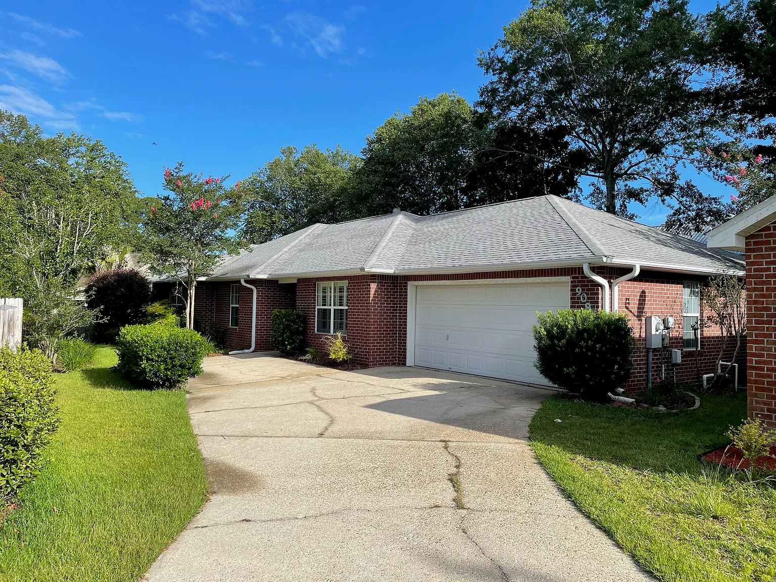 3 bed, 1953 sqft, $2,500 — Photo 2