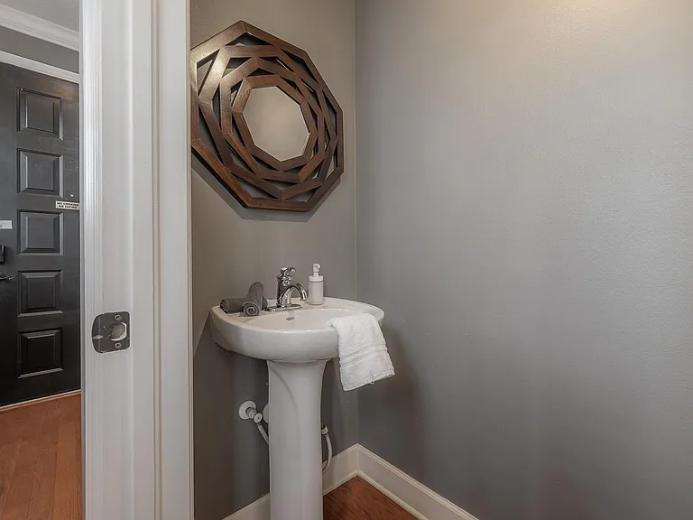 111 S Packwood Ave #C — Photo 23