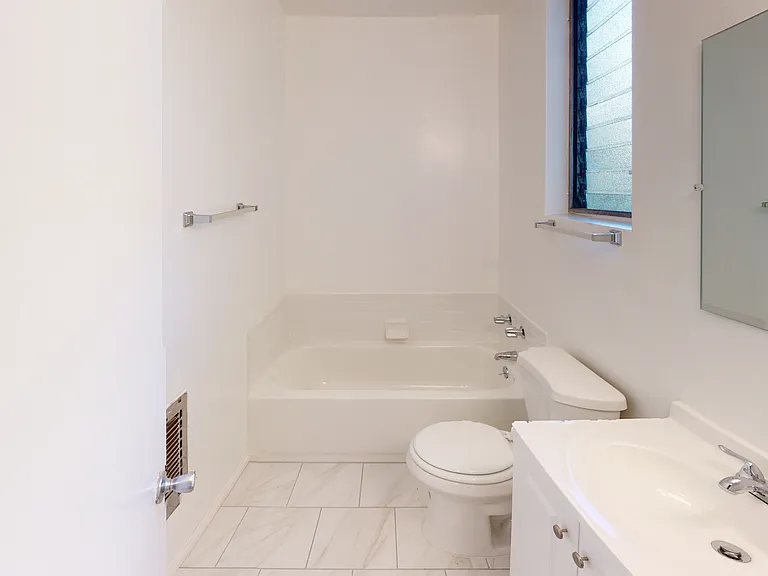 Parkvue Apartments — Photo 13
