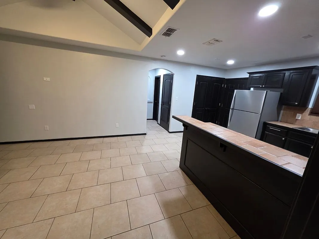 2 bed, 2.0 bath, 888 sqft, $950 — Photo 2