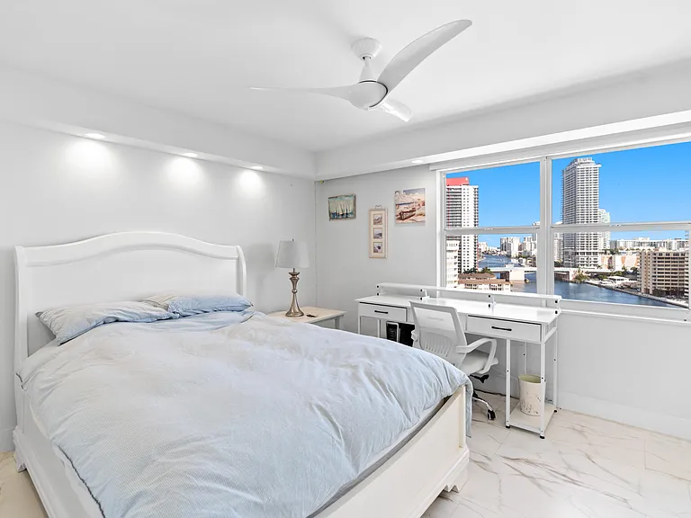 121 Golden Isles Dr #Penthouse 1 — Photo 38