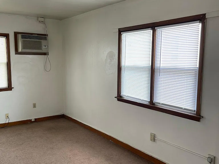 509 S Linn St #4 — Photo 6