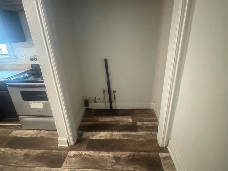437 Woodrow St — Photo 8