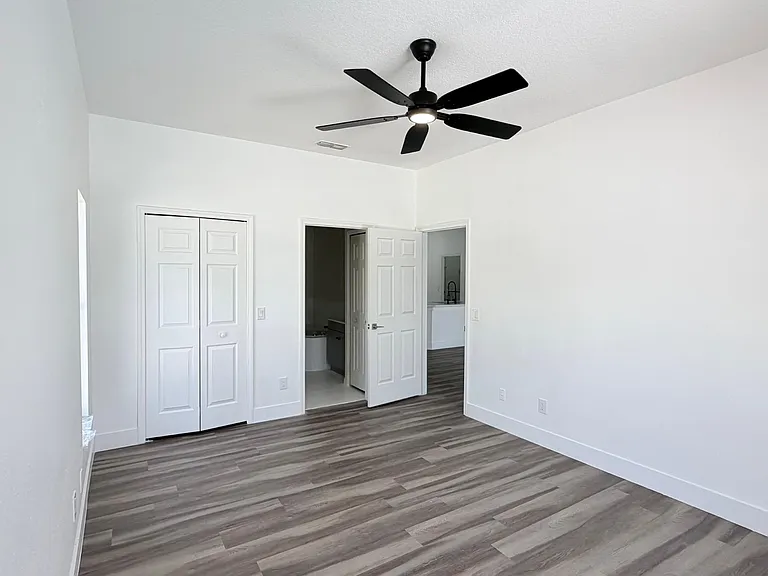 906 Berwick Dr — Photo 55