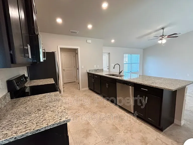 4113 NE 22nd Ave — Photo 9