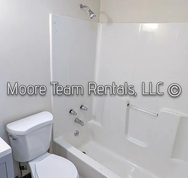 103-109 Paradise Ave — Photo 9