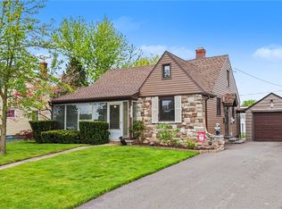 30 Idyllwood Ln, Rochester, NY 14617