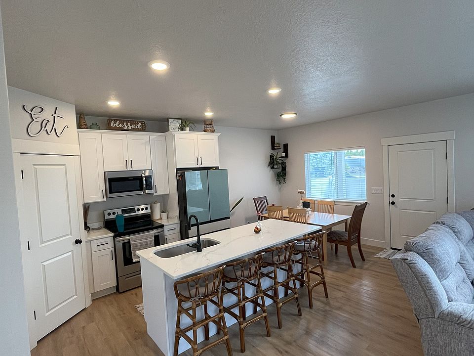Kitchen and dining area
