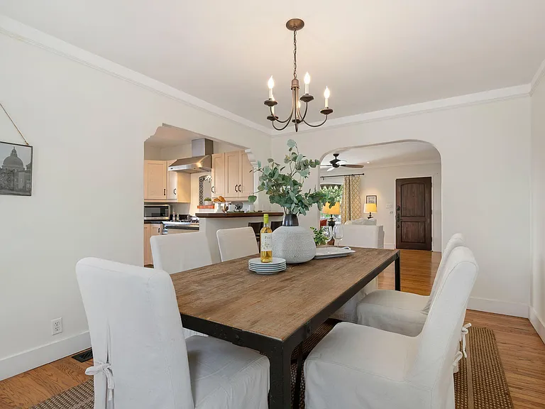 224 W Cota St — Photo 13