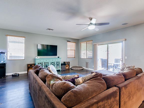 4th image of 2927 E Ravenswood Dr