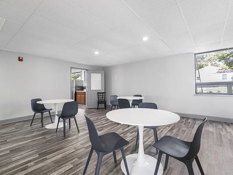 Campus Edge Apts — Photo 15