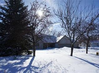 1513 Eden Gardens Dr, Fenton, MI