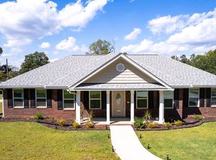 1226 Lesesne Dr, Manning, SC 29102