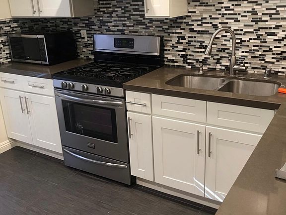3rd image of 811 N Columbus Ave APT 1