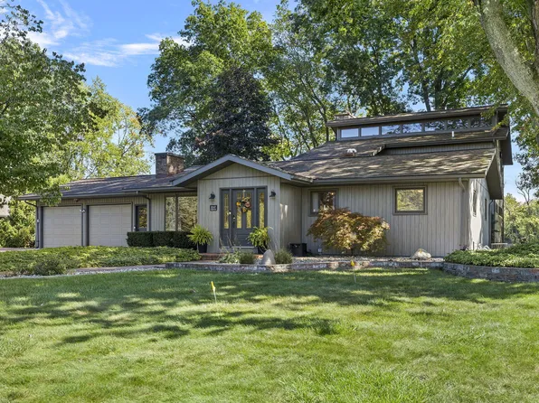 2147 Derfla Dr, Saint Joseph, MI 49085