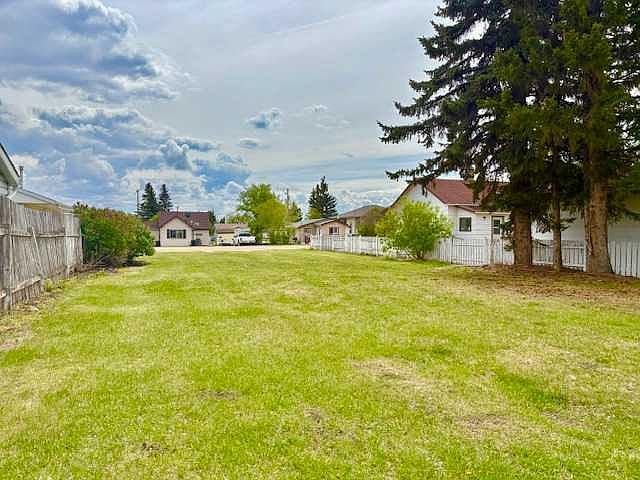 2nd image of 5012 48th St