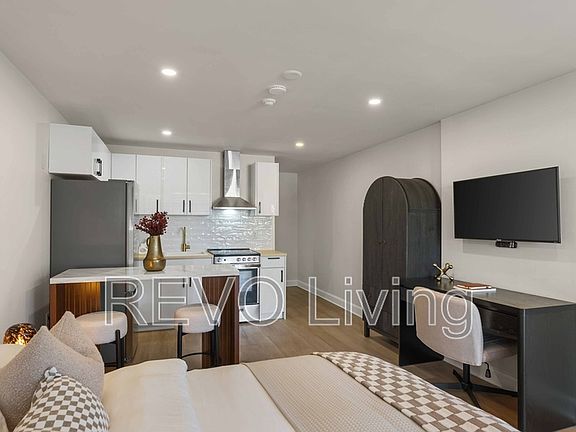 3rd image of 7800 Lundys Ln Unit 0