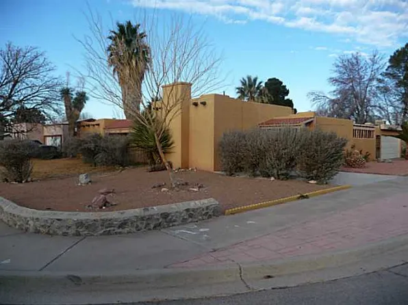 717 Quinta Luz Cir, El Paso, TX 79922