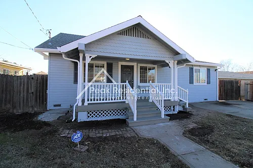 1042 Las Palmas Ave Photo 1