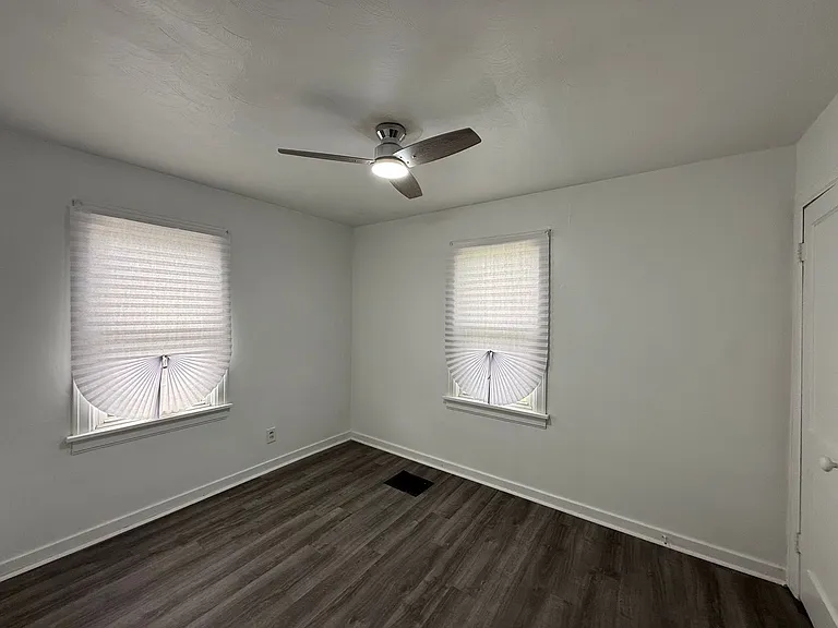 1091 N Oakcrest Ave — Photo 9