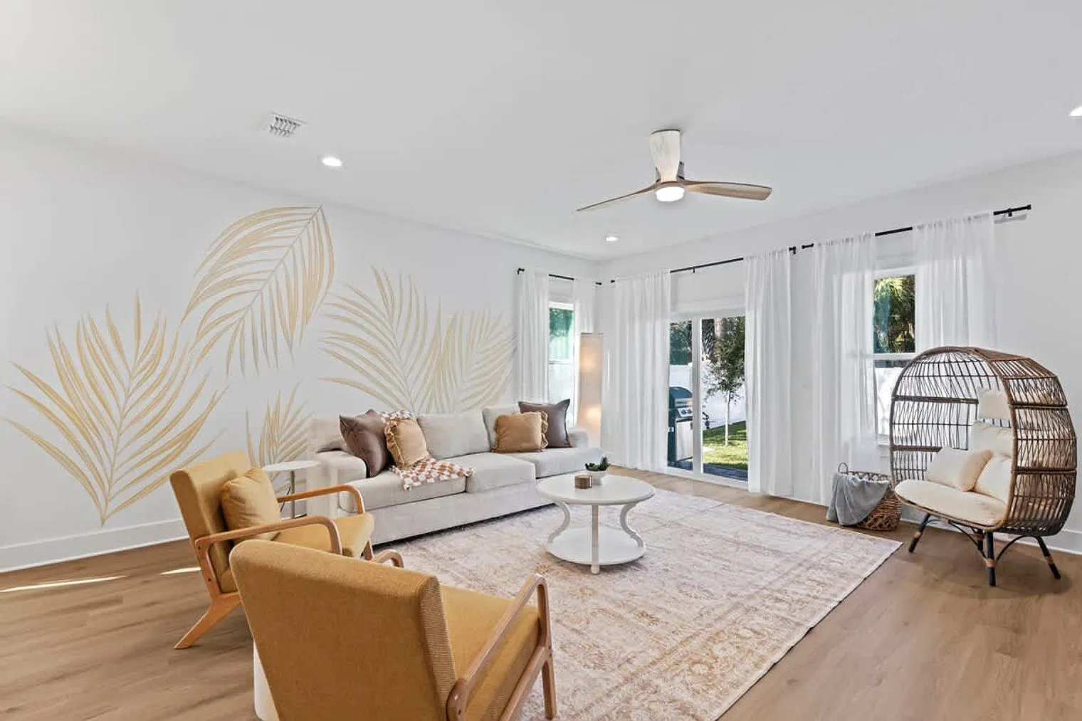 4 bed, 2.0 bath, 2098 sqft, $3,627 — Photo 4