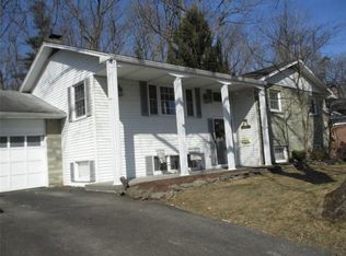 2745 Alexander St, Endwell, NY 13760