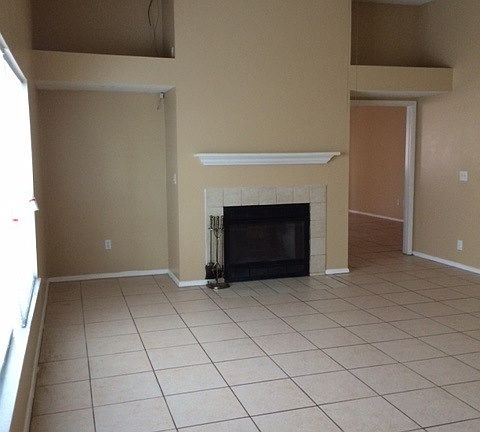 3rd image of 1423 High Knoll Dr