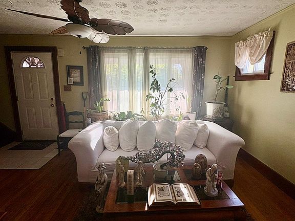 3rd image of 15346 Dexter Ave