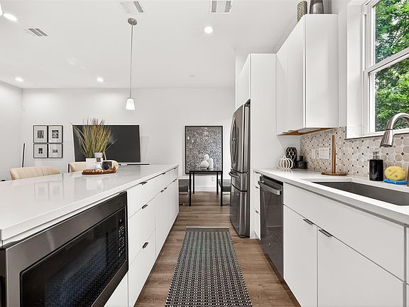 4th image of 523 Schweikhardt St