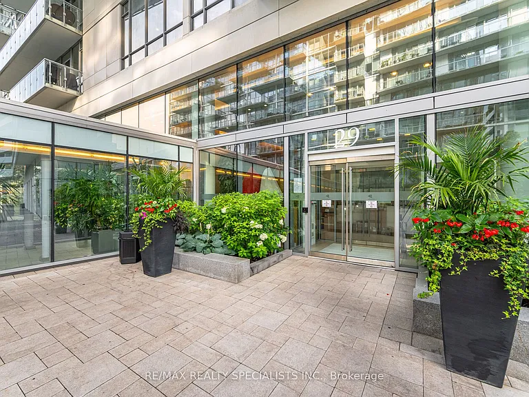 29 Queens Quay E #1118 — Photo 3