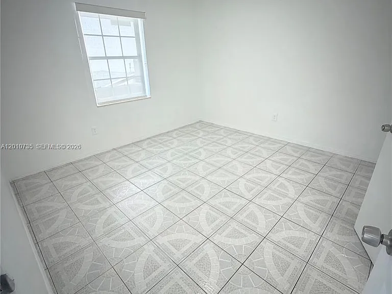 2736 SW 22nd Ave #2 — Photo 8