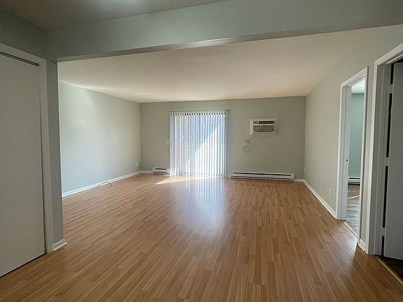 5th image of 15527 Clovernook Dr