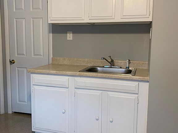 5th image of 253 W Hancock St Unit 1B