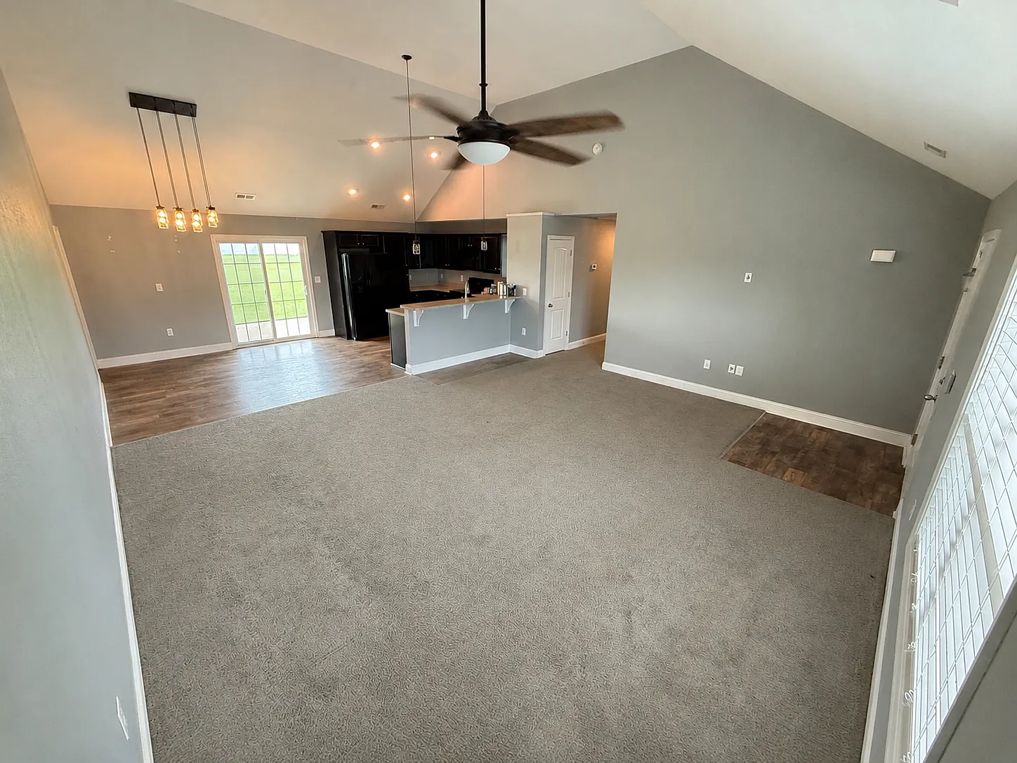 3 bed, 1577 sqft, $2,500 — Photo 2