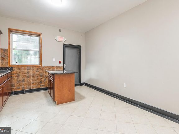 3rd image of 1330 W Girard Ave #1R