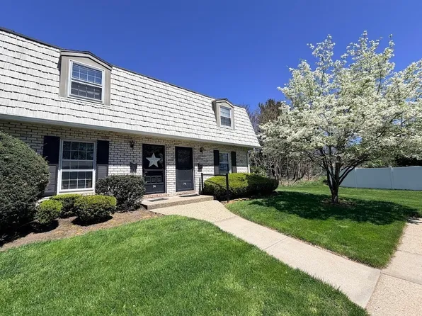 74 Plantation Dr Unit 74, Agawam, MA 01001