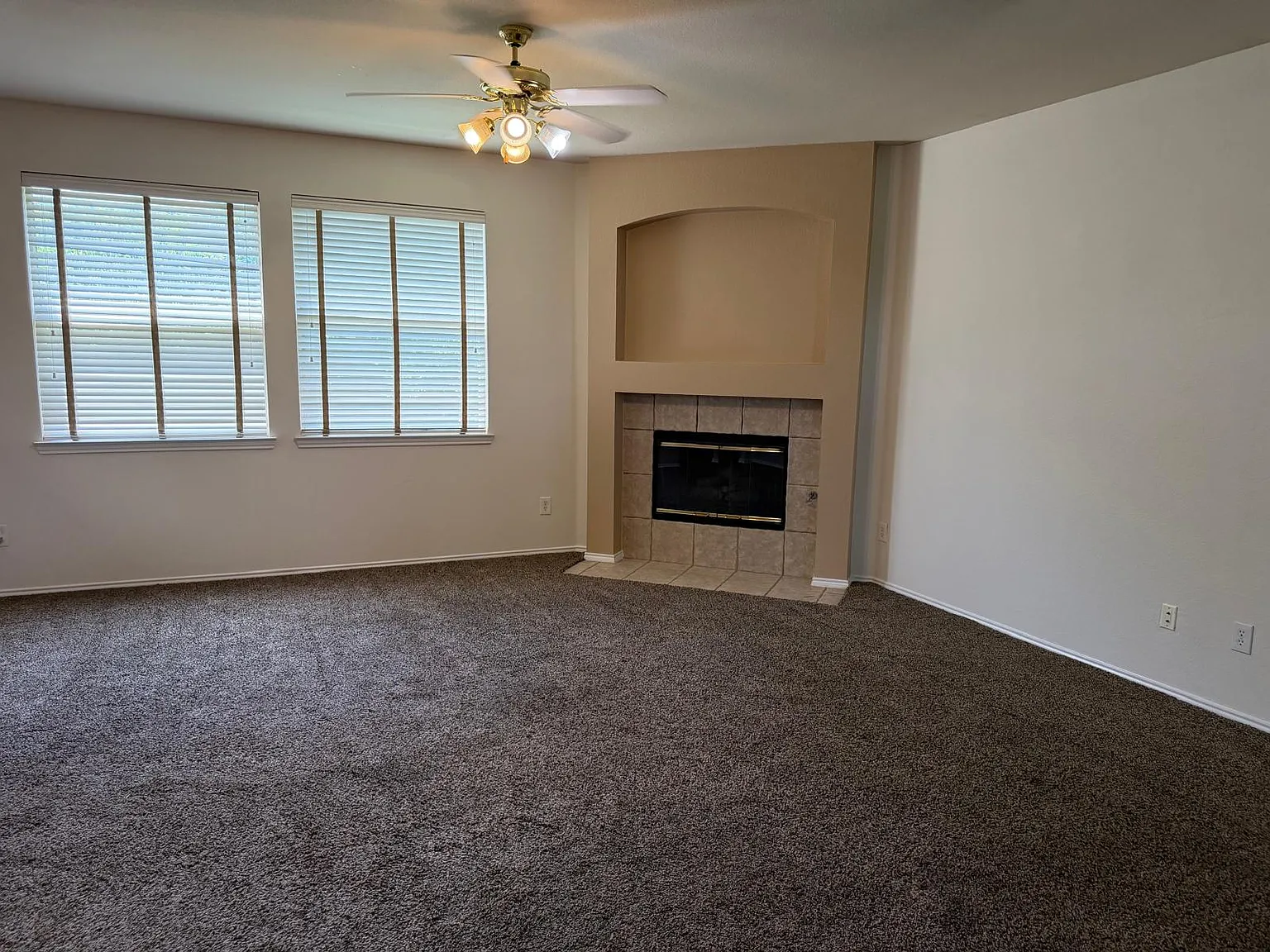 3 bed, 2279 sqft, $2,650 — Photo 3