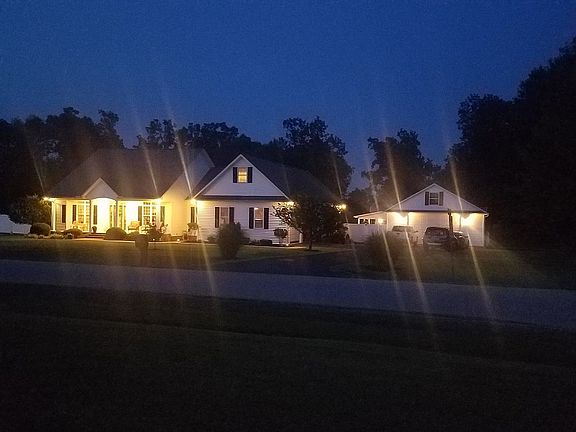 2nd image of 20 Oak Shadow Ln