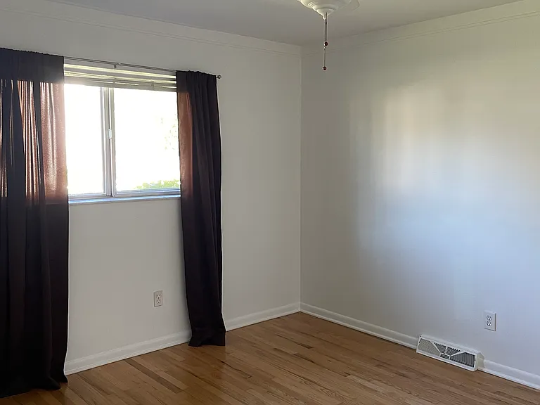 1075 Lalond Ave — Photo 14