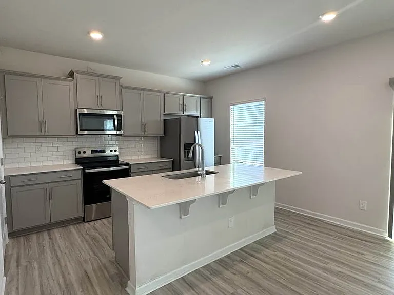 7898 Old Brook Rd — Photo 3