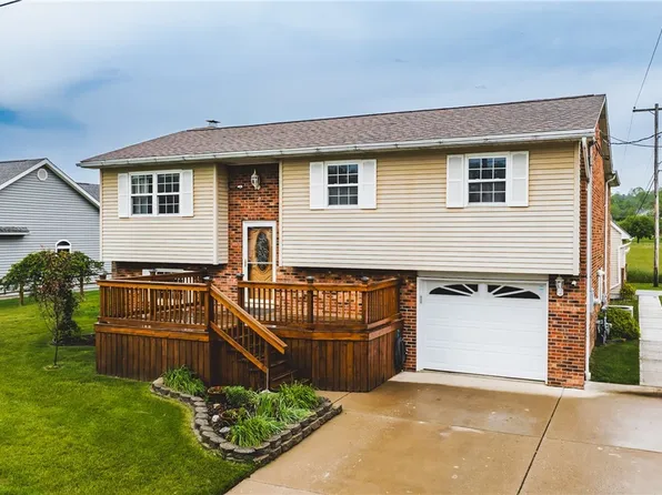 216 Lincoln Dr, Mineral Wells, WV 26150