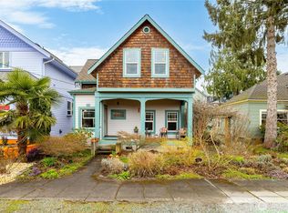 609 S 3rd St, La Conner, WA 98257