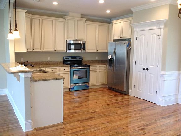 5th image of 49 Carousel Cir