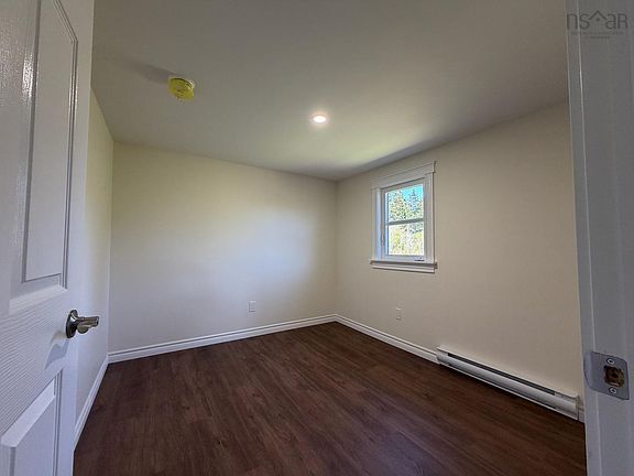 5th image of 22 Hardwood Hills Rd