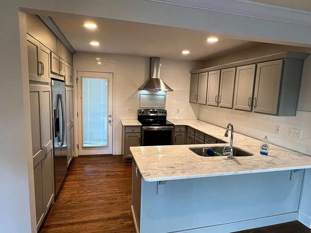 3 bed, 1250 sqft, $3,000 — Photo 3
