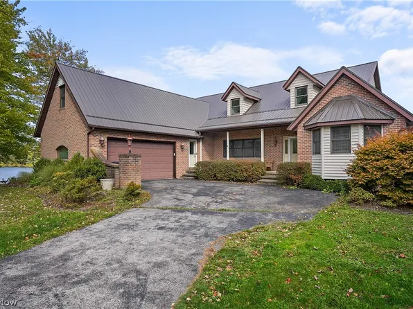 410 Geneva Point, Rock Creek, OH 44084