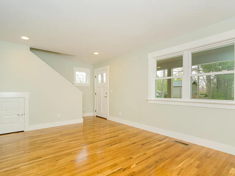 11 Hubbard Ave — Photo 5