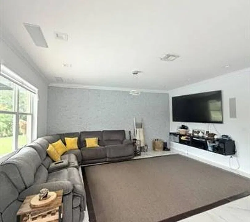 4251 E Seneca Ave #4251